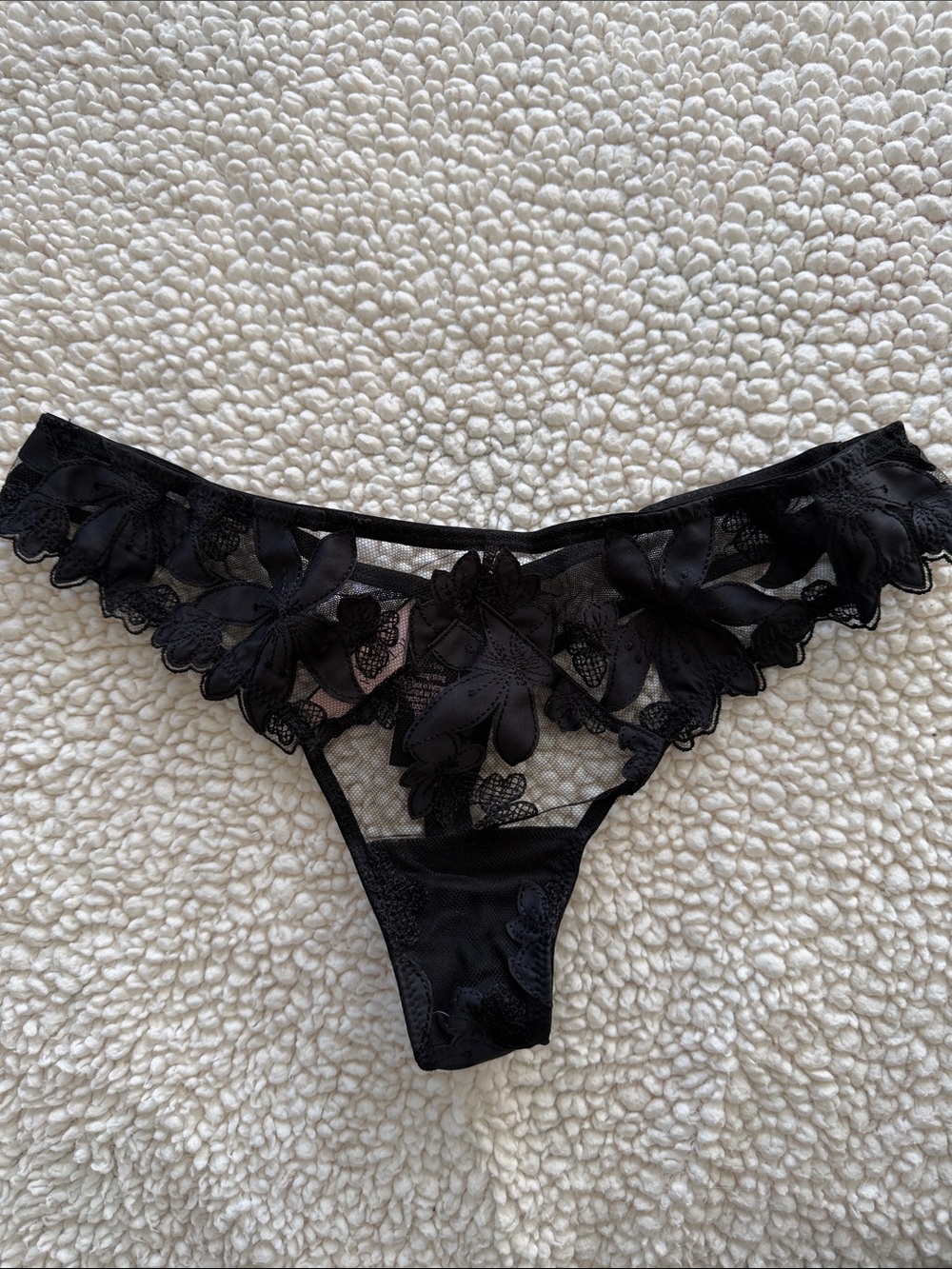 Victoria's Secret Black Lace FloralThong Panty Black NWT Size M